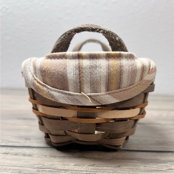 Longaberger 2011 Dresden Basket w/striped tan & white liner 2 leather handles - Picture 5 of 12